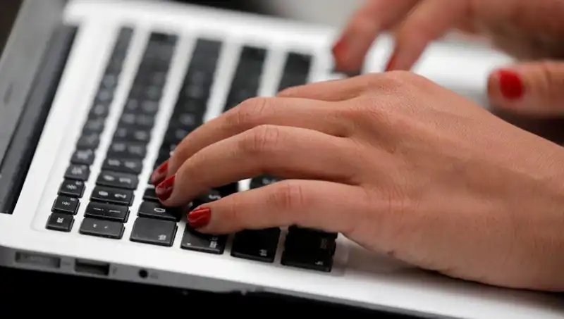 Laptop Mikrofonları Sizi Dinleyebilir mi? Kapalıyken Bile Tehlike Söz Konusu!