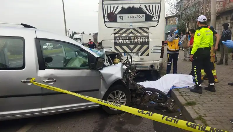 Manisa'da Feci Kaza: Bir Kişi Hayatını Kaybetti, Diğer Yaralı Hastaneye Kaldırıldı