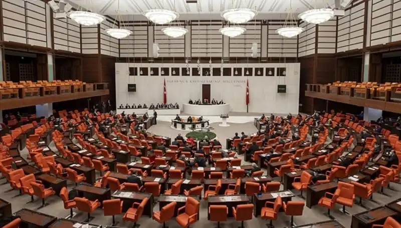 Meclis'te Gıda Zehirlenmesi Skandalına İdare Amiri'nden Çarpıcı Yanıt