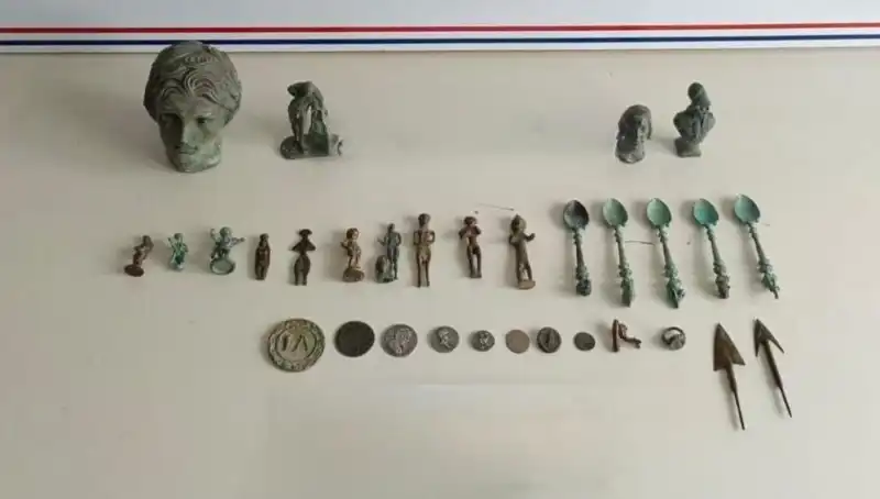 Roma Dönemine Ait Tarihi Eserler Suç Şebekesinden Kurtarıldı