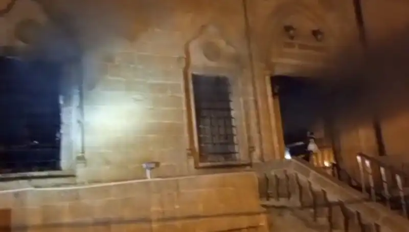 Mardin'de Korkutan Cami Yangını: Olayın Ardındaki Sebepler Neler?