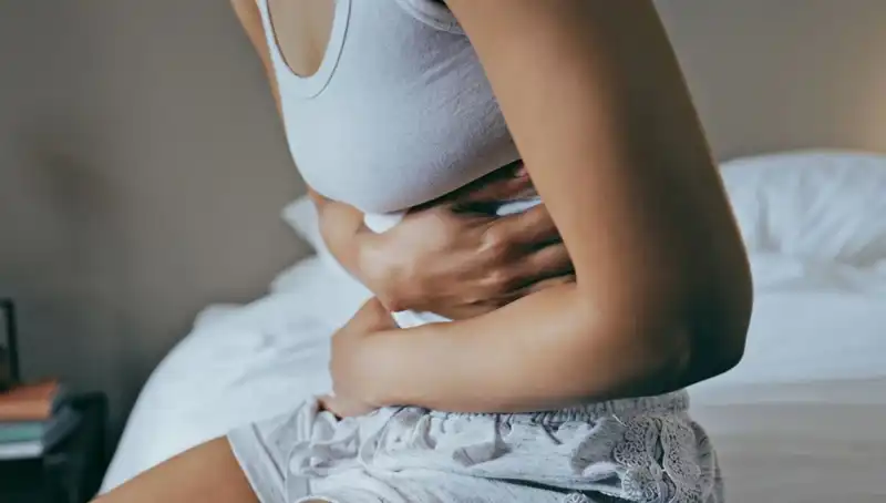 22 Yaşında Bağırsak Kanseri Teşhisi: Aylarca Görmezden Geldiği Belirti Nedir?