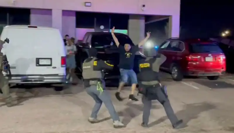 Amerikan Gece Kulübünde Şok Baskın: Yüzlerce Göçmen Gözaltına Alındı!