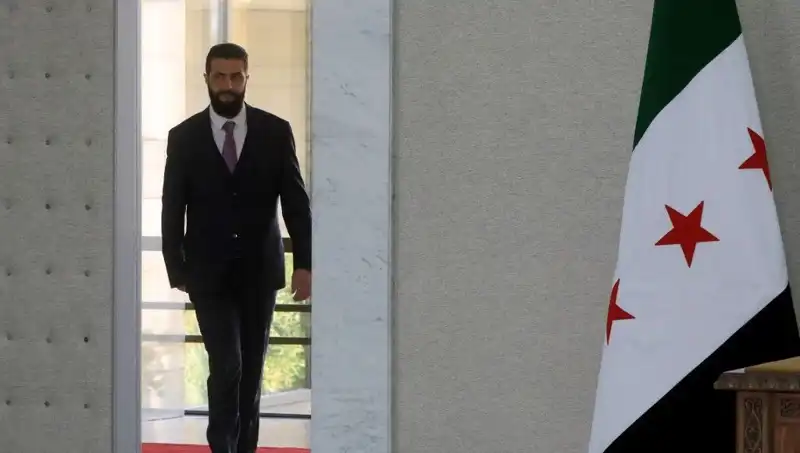 Fransa, Paris’te Şara-Macron Zirvesi ile Yeni Suriye’yi Destekleyecek