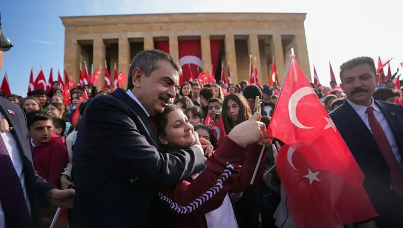 Anıtkabir'de Bakan Tekin ve Çocuklardan Duygu Dolu Anlar