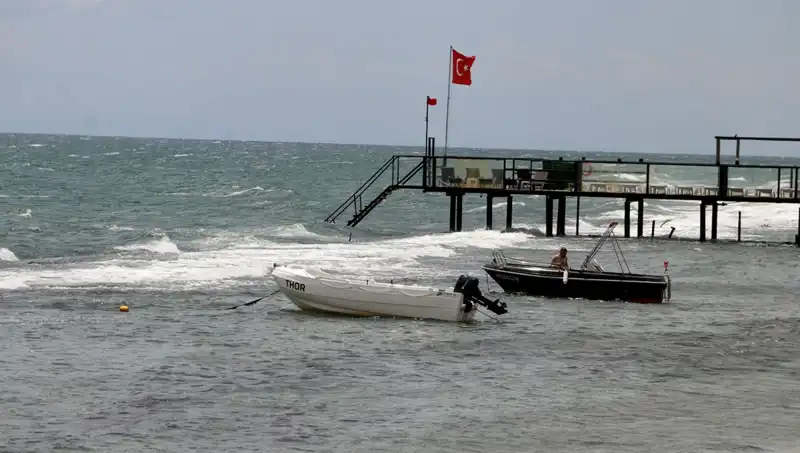 Poyraz Tüm Gücüyle Kendini Gösterdi: Sahil Yasakları Artık Başladı!