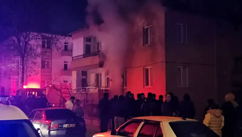 Çorum'da Bodrum Katında Çıkan Yangında 10 Kişi Dumandan Etkilendi