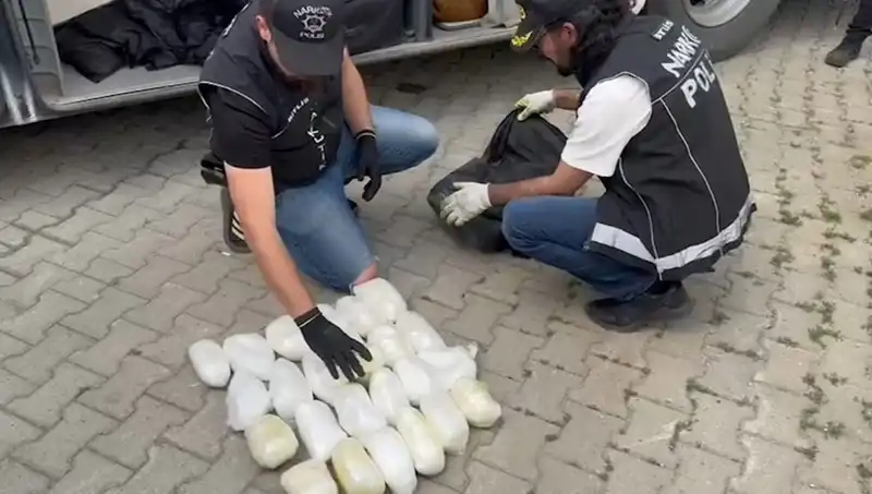 Yolcunun Valizinde 13 Kilo Metamfetamin Bulundu: Olayın Ayrıntıları Şaşırtıyor