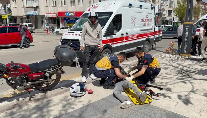 Aksaray'da Motosiklet Kazası: İki Yaralı, Sebebi Merak Ediliyor