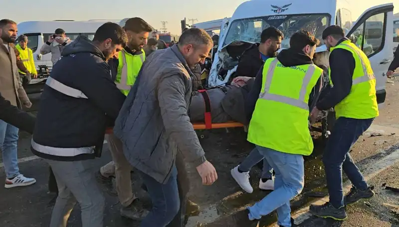 İki İşçi Servisi Kafa Kafaya Çarpıştı: Korkutan Kaza Detayları