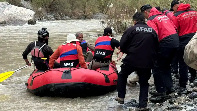 Zap Suyu Kenarında Mahsur Kalan 4 Kişinin Kurtarılması: Detaylar Burada!