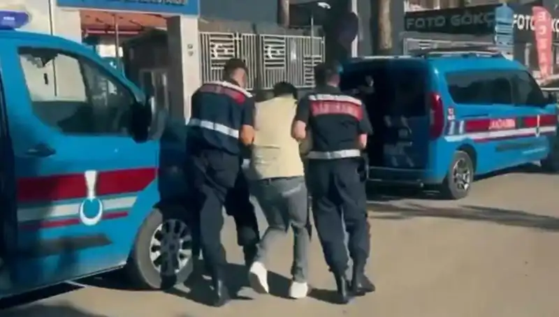 Türkiye Genelinde 10 İlde Suç Örgütlerine Büyük Operasyon: 74 Gözaltı