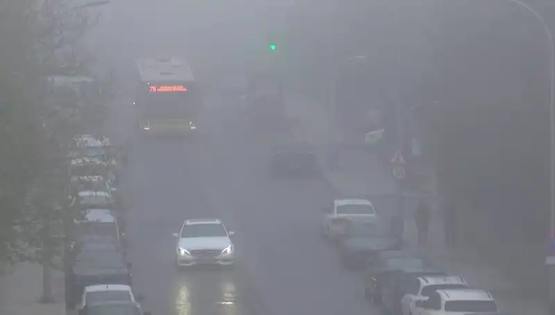 İstanbul'un Sisin Pençesinde: Görüş Mesafesi Düşüyor, Hayat Durma Noktasında!