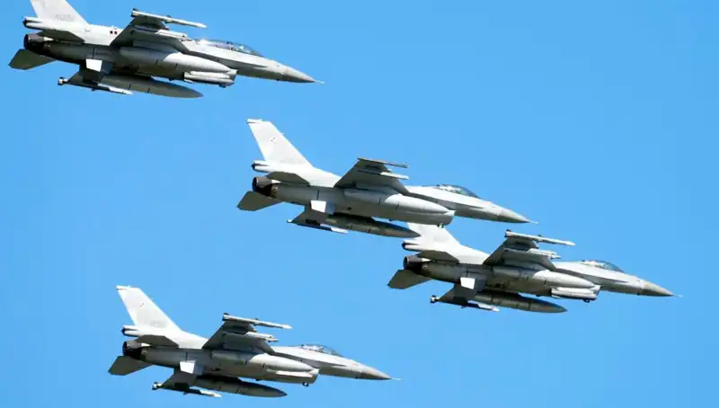 ABD, Ukrayna İçin 310 Milyon Dolarlık F-16 Eğitim Programını Başlatıyor