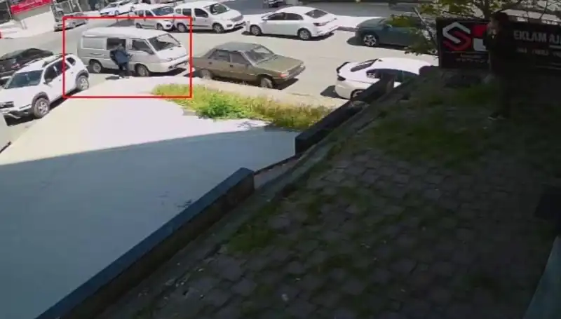 Aracını Çalmak İsteyen Hırsız Suçüstü Yakalandı: Olayın Detayları Şok Edici!