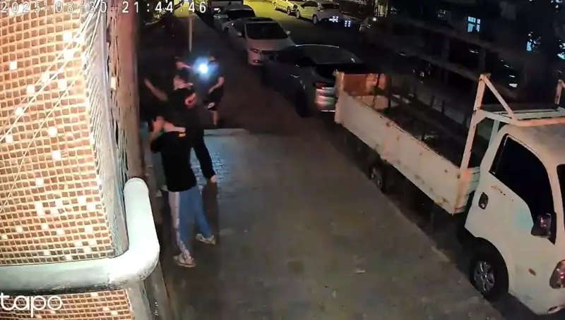 Etek Giydirip Darp Ettiler: "Abinin Selamı Var" Diyerek Saldırdılar