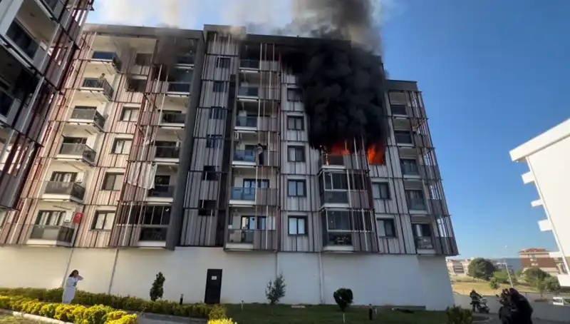 Çanakkale'de Korku Dolu Anlar: Yangınla Uyanan Mahalle