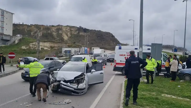 Sinop'ta Otomobillerin Çarpışması Sonucu Yaralılar Var!