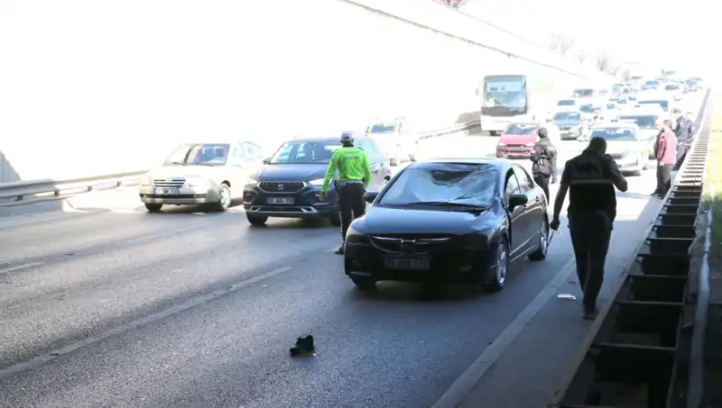 Polisten Kaçan Genç, Üst Geçitten Aşağı Atlamakta Karar Kıldı