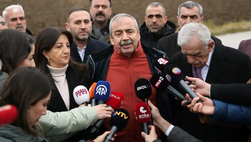 İmralı'dan PKK'ya Çağrı: Öcalan'ın Şartları Yok mu?