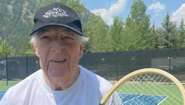 Avustralyalı Tenis Efsanesi Fred Stolle'nin Vefatı: Spor Dünyasında Derin Bir Yas