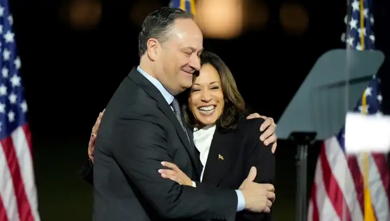 Trump, Kamala Harris'in Eşini Görevden Aldı: Siyasi Kriz Derinleşiyor