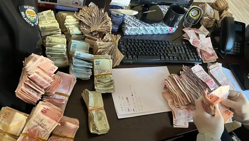 Dilencinin Cebinden Çıkan Binlerce TL, Şehirde Şok Etkisi Yaratıyor!