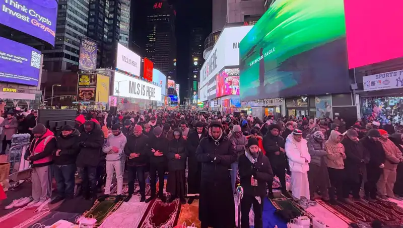 New York Times Meydanı’nda Teravih Namazı: Dini Birlikteliğin Gücü