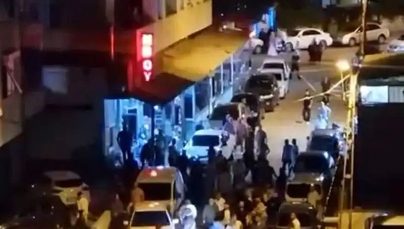 Düğün Kalabalığında Dehşet Anları: Araç Kalabalığa Daldı!