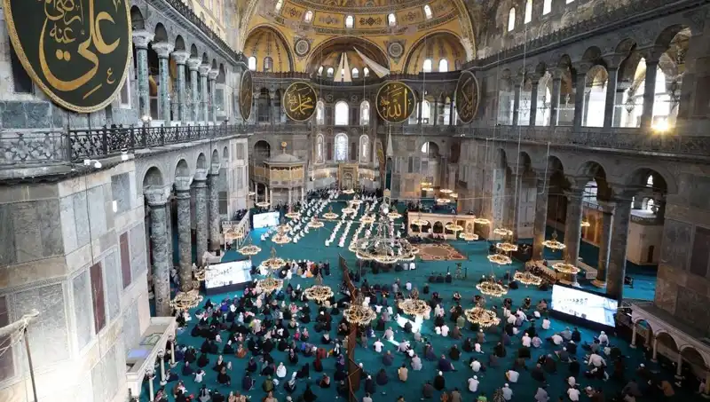 Ayasofya'nın Efsanevi Kapısını Kıran Şahsa Hapis Cezası Verildi