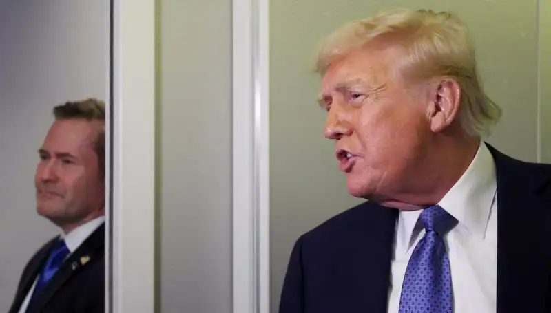 Trump, Hatalı Sızdırma Sebebiyle Mike Waltz’u Görevden Aldı!