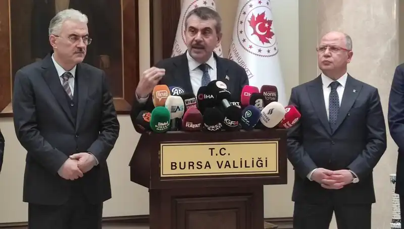Bakan Tekin Protestolara Katılan Çalışanları Uyardı: Yaptırım Süreci Başlıyor!