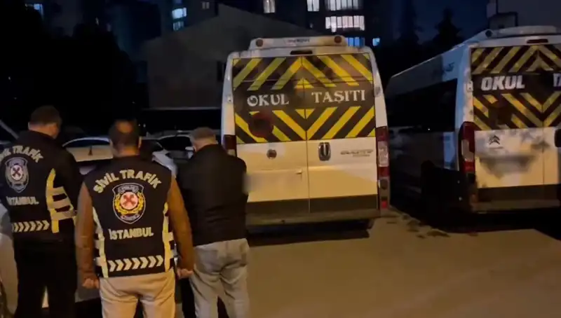 İki Servis Sürücüsünün Yakalanma Anları Görüntülendi: Tepkiler Çığ Gibi Büyüdü!