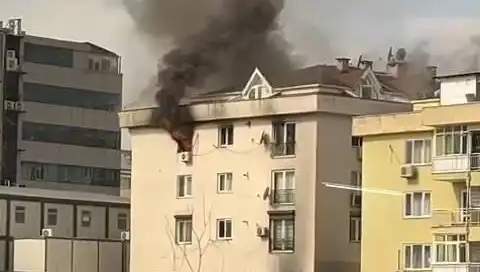 Mecidiyeköy'de Dört Katlı Binada Çıkan Yangın, Paniğe Neden Oldu