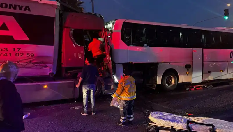 Dört Araçlı Zincirleme Kazada Bir Kişi Hayatını Kaybetti