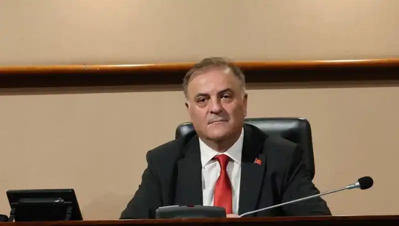 İstanbul'un Dinamik İsimlerinden Biri: Nuri Aslan'ın Hayatı ve Politika Yolculuğu