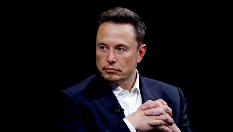 Elon Musk’tan Çarpıcı Açıklama: Robotlar Cerrahları Geçecek!
