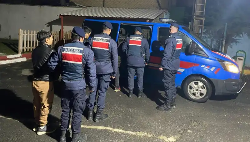 Edirne'de 17 Düzensiz Göçmen Operasyonu: Durum Halka Anlatıldı