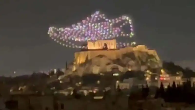 Akropolis'te Drone ile Reklam: Yasa Dışı Uygulama mı, Yeni Bir Trend mi?
