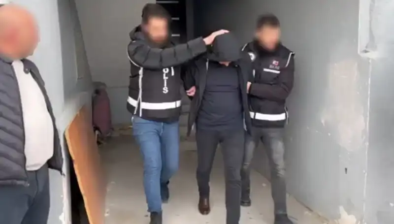Dört İlde Çetelere Büyük Operasyon: Silah ve El Bombaları Ele Geçirildi
