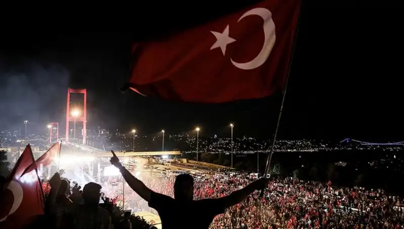 15 Temmuz'un Anısına Külliye'de Unutulmaz Duygularla "En Uzun Gece" Temsili