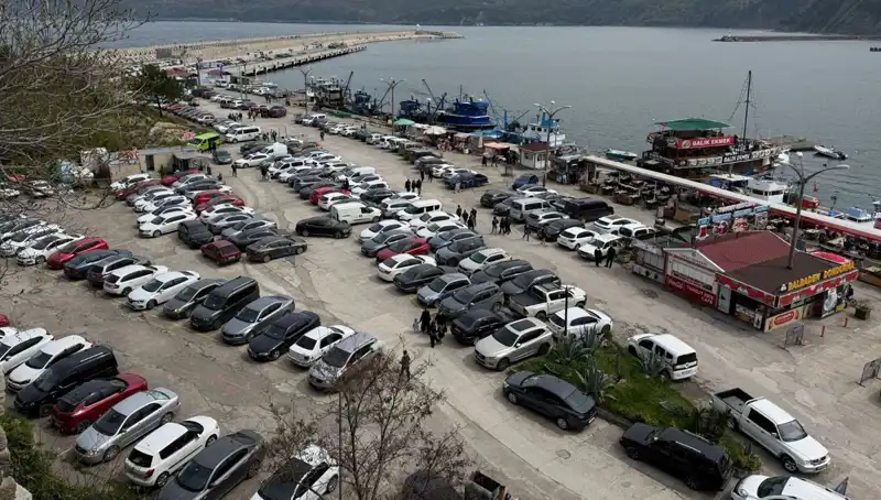 Bayram Tatilinde Rekor: 4 Günde 14 Bin 600 Araç İlçeye Giriş Yaptı