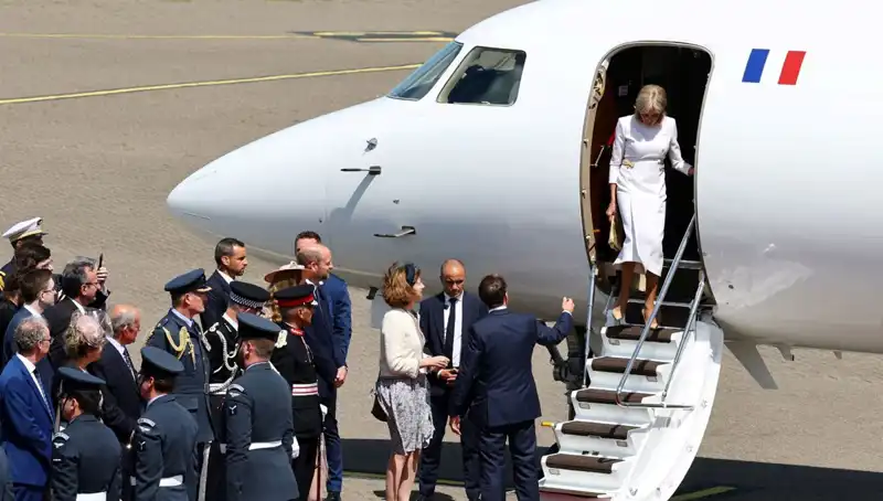 Eşi Brigitte Macron'un Elini Bıraktı: O Anın Perdesi Aralandı!