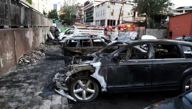 Sanayide Tamir Bekleyen Araçlar Alev Alev: Yangının Sebebi Nedir?