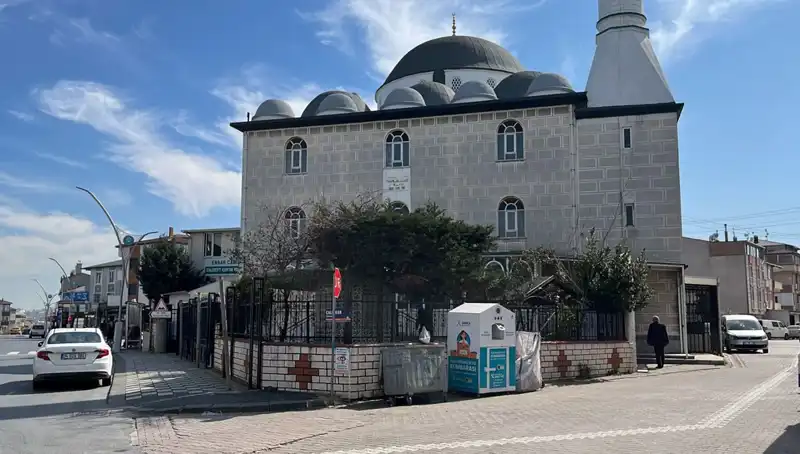 Cami Tuvaletinde Tüyler Ürperten Buluntu: Silahlı Saldırı Ortaya Çıktı