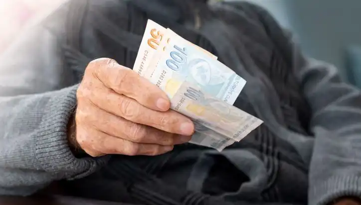 Emekli İkramiyesi 4 Bin TL Oluyor! Detaylar Genel Kurul'da Pazartesi Onaylanacak