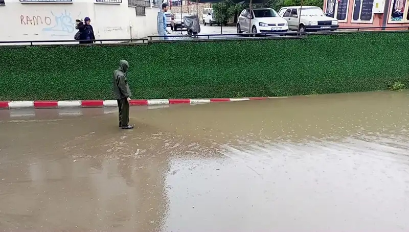 Aydın'da Şiddetli Yağışlar Alt Geçidi Su Bastı, Hayatı Felç Etti!