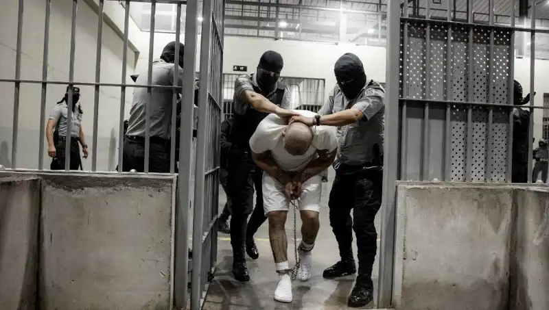 Trump'ın Cehennem Kararı: El Salvador'daki Göçmen Akını