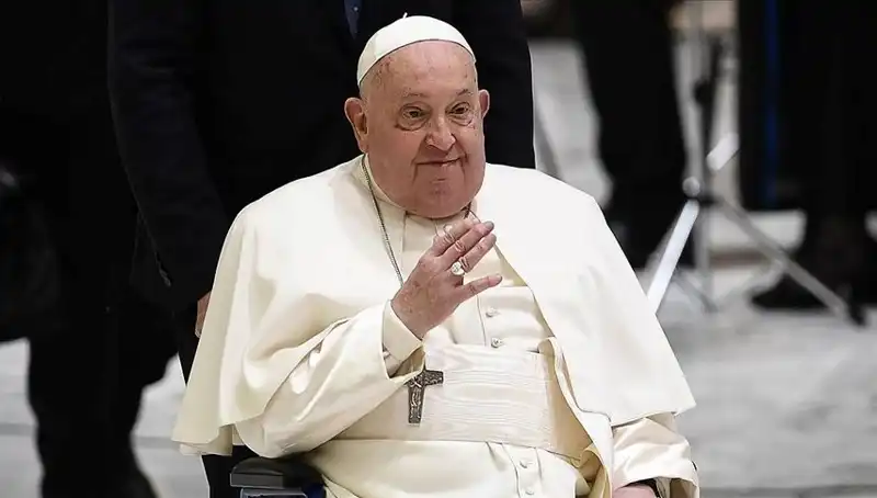 Vatikan'dan Şok Açıklama: Papa İki Kez Solunum Yetmezliği Geçirdi!