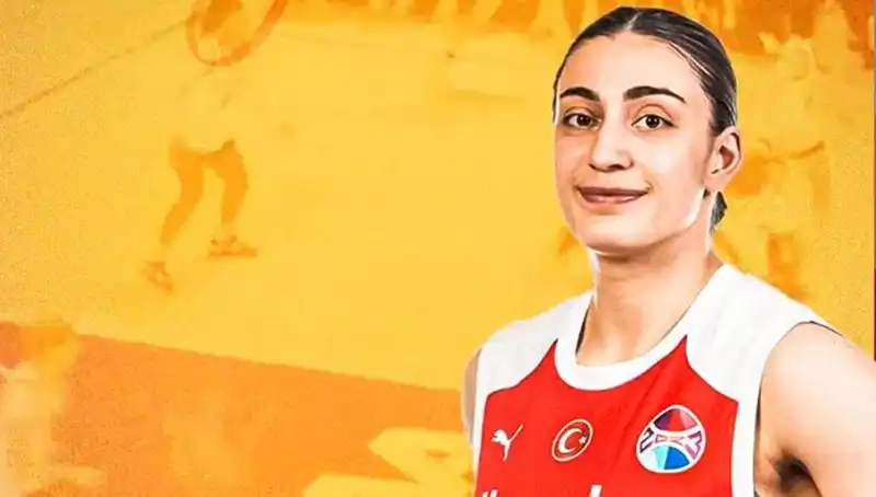 Galatasaray, Üç Yıldızıyla Sözleşme Yenileyerek Geleceğe Güçlü Bir Adım Attı